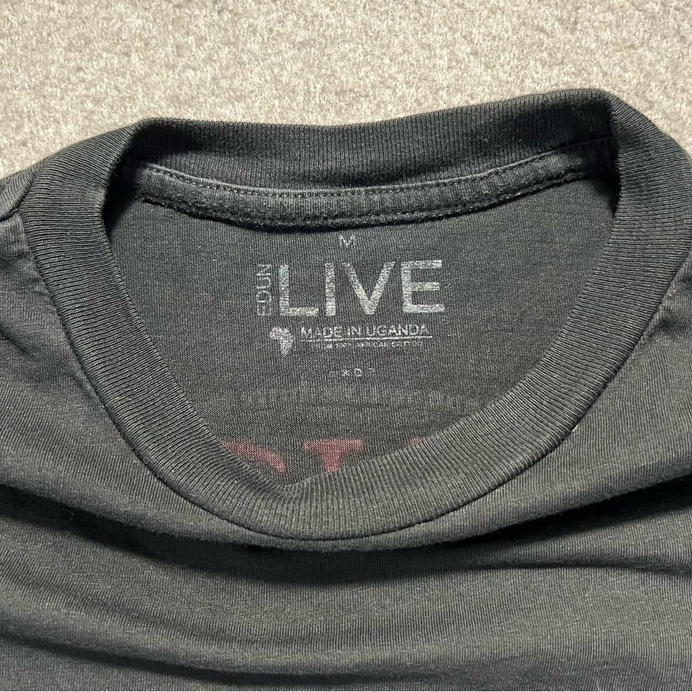 U2 Joshua Tree Tour 2017 T-Shirt Black Medium EDUN Live Rose Bowl Concert Tee - Picture 5 of 7